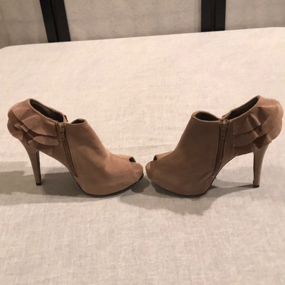 Qupid ruffle open toe 5” heels - Picture 5 of 8